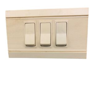 3-Way Rocker Light Switch, 250 V, 10 A